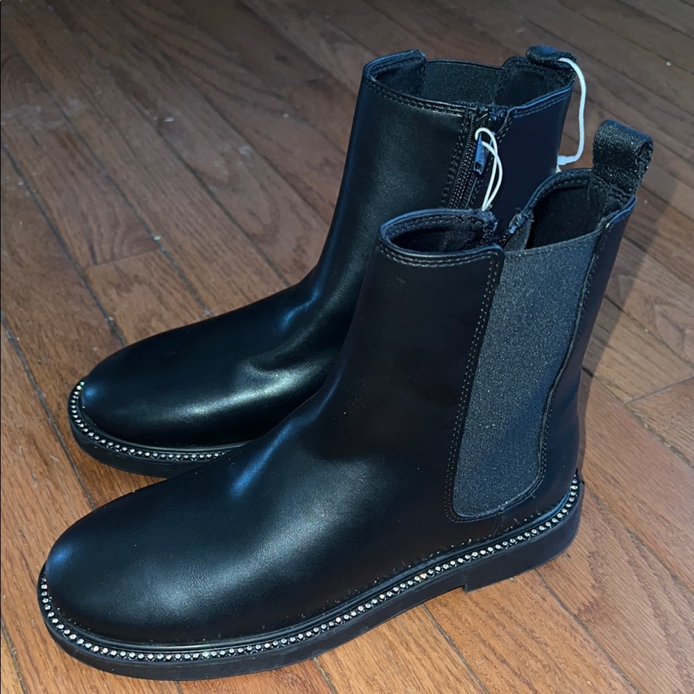 New! Zara vegan leather Chelsea boots- 36